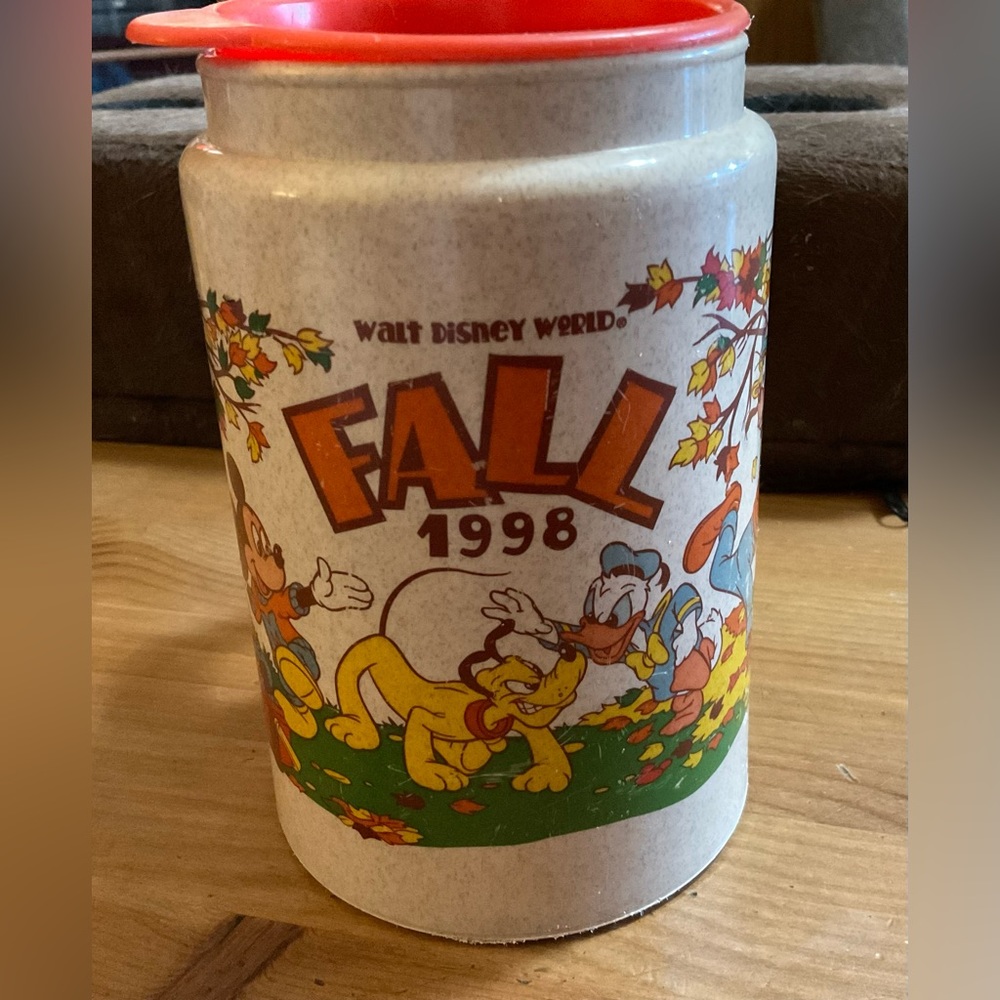 Disney Coca Cola vintage1998 fall Walt Disney World light tan plastic travel mug